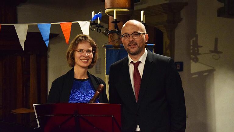 Astrid Eitschberger und Edwin Diele traten in der Marktbreiter Rathausdiele auf.