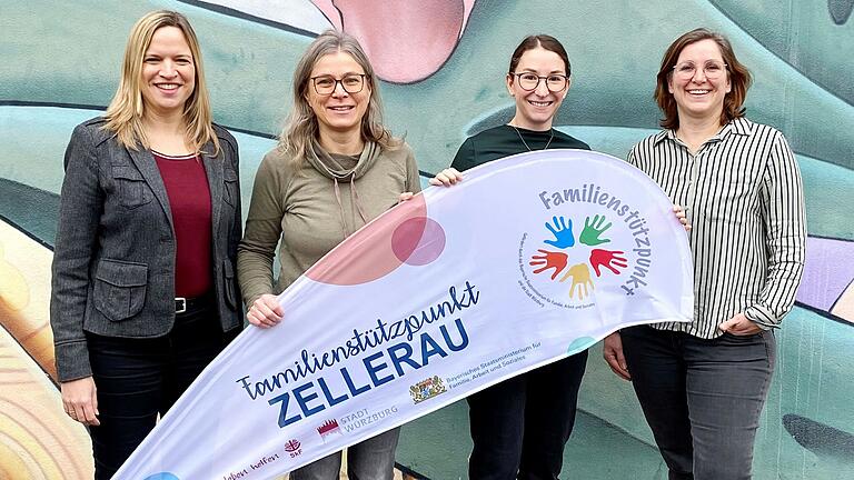 Dr. Verena Delle Donne, Bereichsleiterin im SkF Würzburg, Carolin Vollmuth, Leonie Hupp und Heike Hergenröther, Sachgebietsleiterin Familien der Stadt Würzburg, freuen sich über die neue Besetzung im Familienstützpunkt Zellerau.
