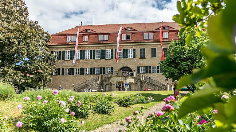 Wie in Castell gibt es im Landkreis gleich mehrere beeindruckende Schlösser und Parkanlagen. Wie in Castell gibt es im Landkreis gleich mehrere beeindruckende Schlösser und Parkanlagen.
