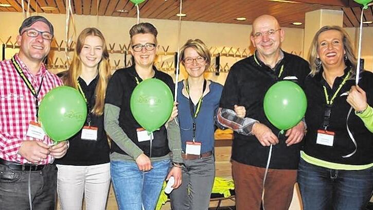 Gut gelaunt: die „Grabfeld-Botschafter“ (mit im Bild Allianz-Managerin Mirjam Betz, Dritte von rechts) auf der „Grabfelder Jobmeile“ im März diesen Jahres in der Frankentherme. Gut gelaunt: die „Grabfeld-Botschafter“ (mit im Bild Allianz-Managerin Mirjam Betz, Dritte von rechts) auf der „Grabfelder Jobmeile“ im März diesen Jahres in der Frankentherme.