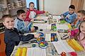 Die jungen Künstler und Künstlerinnen der Klasse 1b.