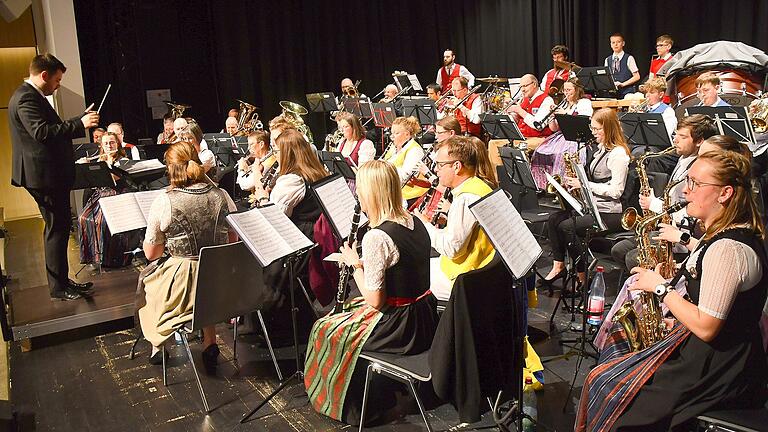 Die musikalische Leitung des diesjährigen NBMB-Projekts lag in den Händen von Yannik Helm. Die musikalische Leitung des diesjährigen NBMB-Projekts lag in den Händen von Yannik Helm. 