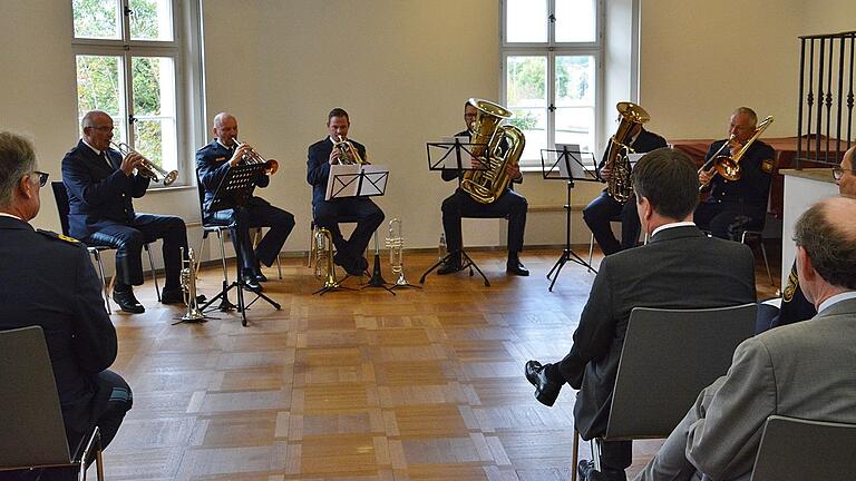 Die musikalische Gestaltung hatte das Blechbläserensemble des Polizeipräsidiums Unterfranken. Die musikalische Gestaltung hatte das Blechbläserensemble des Polizeipräsidiums Unterfranken.
