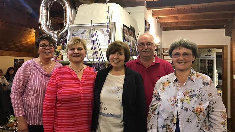 Elke Müssig (von links), Brigitte Lotz, Elke Kaiser, Robert Amrhein und die neue 1. Vorsitzende Kathia Höfling. Elke Müssig (von links), Brigitte Lotz, Elke Kaiser, Robert Amrhein und die neue 1. Vorsitzende Kathia Höfling. 