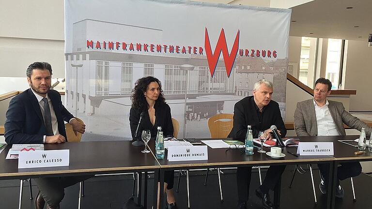 Das Podium bei der Vorstellung der neuen Spielzeit am Mainfranken Theater (von links):  Generalmusikdirektor Enrico Calesso, Ballettdirektorin Dominique Dumais, Intendant Markus Trabusch und Operndirektor Berthold Warnecke.