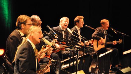 Vertraute und immer wieder willkommene Gäste: Das Ukulele Orchestra of Great Britain, hier bei seinem ersten Auftritt in Schweinfurt im Oktober 2010.