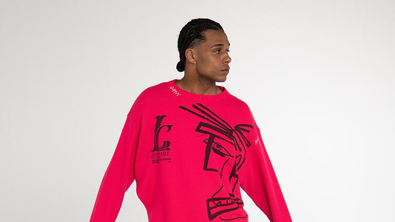 Das Sweatshirt ist knallig bunt – wie die Gemälde von Alexander Höller. Natürlich auch versehen mit dem 'Pavian', der Figur aus Höllers Gemäldeserie 'Der Stumme Schrei'. Das Sweatshirt ist knallig bunt – wie die Gemälde von Alexander Höller. Natürlich auch versehen mit dem 'Pavian', der Figur aus Höllers Gemäldeserie 'Der Stumme Schrei'.