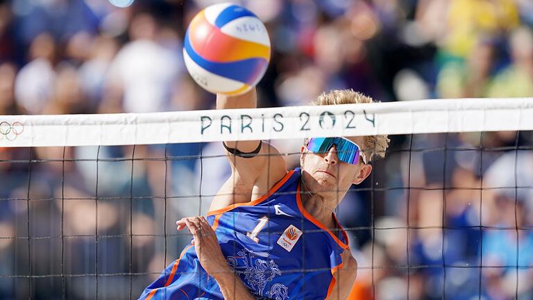 Paris 2024 - Beach-Volleyball - Nach wochenlangen Debatte gibt der Niederländer Steven van de Velde sein Debüt in Paris. Paris 2024 - Beach-Volleyball - Nach wochenlangen Debatte gibt der Niederländer Steven van de Velde sein Debüt in Paris.