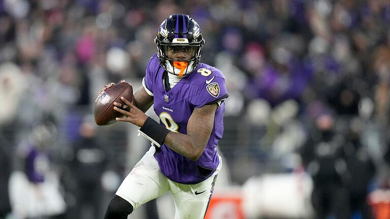 Lamar Jackson       -  Lamar Jackson spielt die wohl beste Saison seines Lebens und ist Favorit auf die Auszeichnung als MVP.