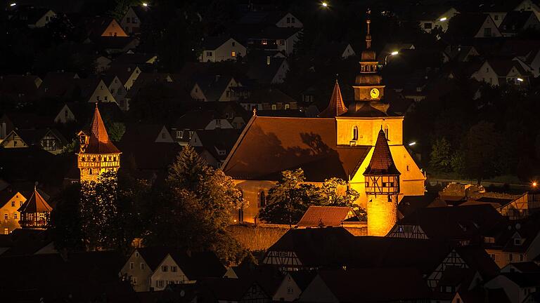 Ostheim besser zu vermarkten, hat sich das Kommunalunternehmen Tourismus und Marketing auf die Fahnen geschrieben. Im Bild die Kirchenburg, ein Touristenmagnet der Stadt.