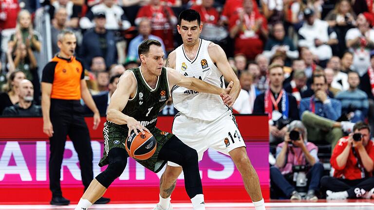 FC Bayern München - Real Madrid       -  Johannes Voigtmann brachte die Bayern-Basketballer nach der Pause in die Spur.