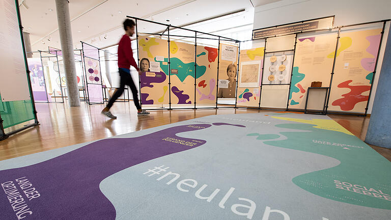Blick in die Ausstellung '#neuland: Ich, wir & die Digitalisierung' im Museum für Kommunikation in Frankfurt. Für Deutschland steht viel auf dem Spiel. Schafft es den digitalen Anschluss? Blick in die Ausstellung '#neuland: Ich, wir & die Digitalisierung' im Museum für Kommunikation in Frankfurt. Für Deutschland steht viel auf dem Spiel. Schafft es den digitalen Anschluss?