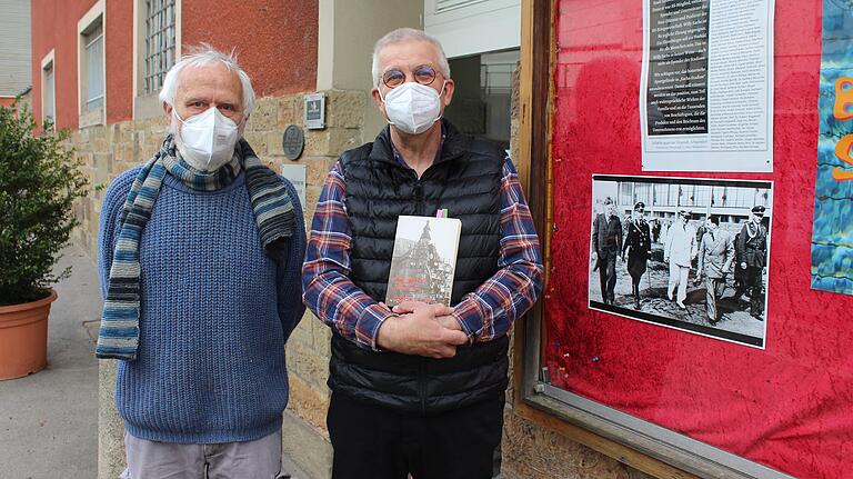 Werner Enke (links) und Norbert Lenhard von der Initiative gegen das Vergessen richten einen Apell an den Schweinfurter Stadtrat. Werner Enke (links) und Norbert Lenhard von der Initiative gegen das Vergessen richten einen Apell an den Schweinfurter Stadtrat.