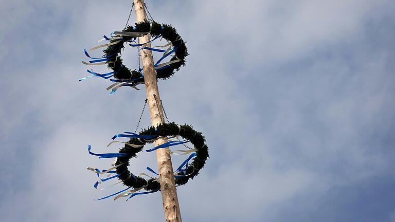 1959 hätten die Stettener beinahe unwissentlich ihren eigenen Maibaum aus Heßlar zurückgeklaut. (Symbolfoto) 1959 hätten die Stettener beinahe unwissentlich ihren eigenen Maibaum aus Heßlar zurückgeklaut. (Symbolfoto)