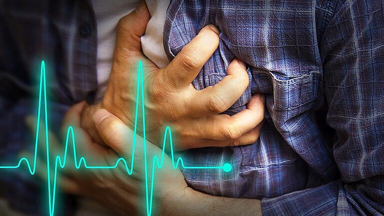 Men with chest pain - heart attack       -  Beschwerden wie Brustschmerz, Brustenge oder Atemnot treten im Verlauf einer koronaren Herzkrankheit meist erst dann auf, wenn ein Herzkranzgefäß zu zwei Dritteln verengt ist.