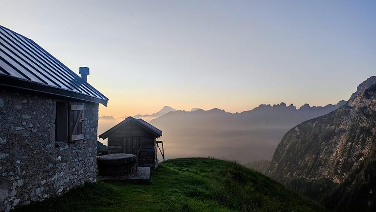 Die Momente kurz vor Sonnenaufgang sind oft die schönsten in den Bergen. Die Momente kurz vor Sonnenaufgang sind oft die schönsten in den Bergen.