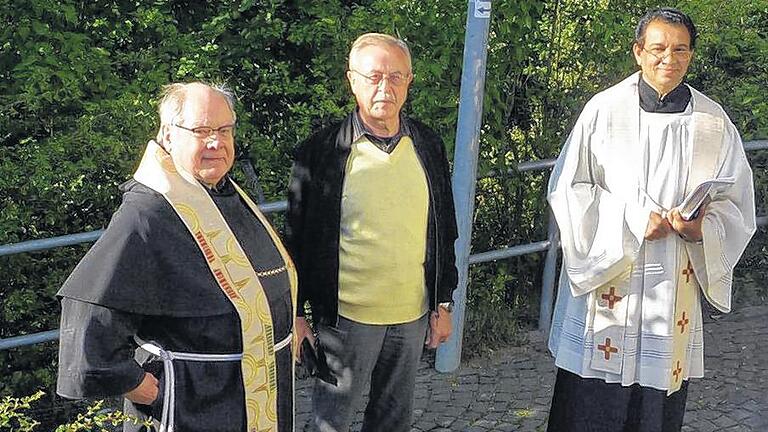 Zeit für Maria &ndash; Zeit für mich: Pater Engelbert Otte aus dem Kloster Schwarzenberg, im Bild mit Pater George Kalathuparampil (rechts) und Ferdinand Kraus, predigte am Sonntag auf dem Großenberg.