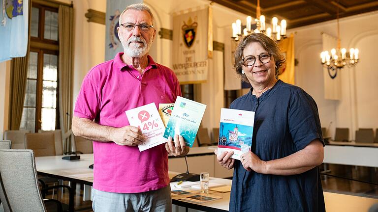 Antonino Pecoraro und Eva-Maria Barklind-Schwander vom Ausländer- und Integrationsbeirat der Stadt Würzburg.