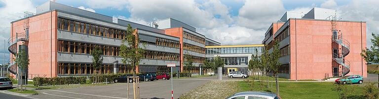 Das IGZ Würzburg bietet Gründerinnen und Gründern in und um Würzburg seit 20 Jahren ein geeignetes Umfeld für ihre Entwicklung. Hinter der Betriebsgesellschaft stehen die Stadt und der Landkreis Würzburg sowie die IHK und die Sparkasse als Gesellschafter. Das IGZ Würzburg bietet Gründerinnen und Gründern in und um Würzburg seit 20 Jahren ein geeignetes Umfeld für ihre Entwicklung. Hinter der Betriebsgesellschaft stehen die Stadt und der Landkreis Würzburg sowie die IHK und die Sparkasse als Gesellschafter.