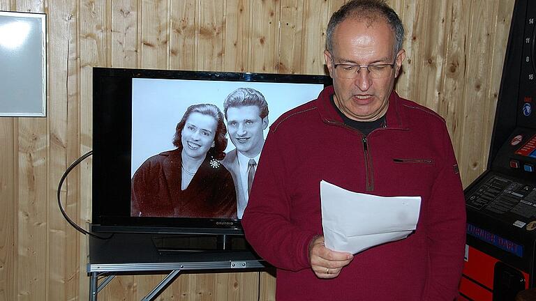 Peter Steinmüller hat die Geschichte von Harry Gelbfarb (Foto hinten) recherchiert und aufgeschrieben. Am Sonntag beim Treffen ehemaliger Gelbfarb-Schüler brachte er Neuigkeiten mit.