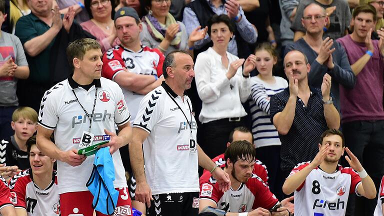 Handball-Drittligist HSC Bad Neustadt hat sich von Cheftrainer Margots Valkovskis (links) getrennt. Bis ein Nachfolger gefunden ist, wird die Mannschaft vom bisherigen Co-Trainer Igor Mijanowsi (rechts) trainiert.