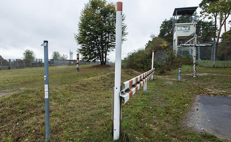 Genau hier verlief die Grenze. Der Gedenkstätten-Verein hat die alten Grenzanlagen teils restauriert, teils rekonstruiert.