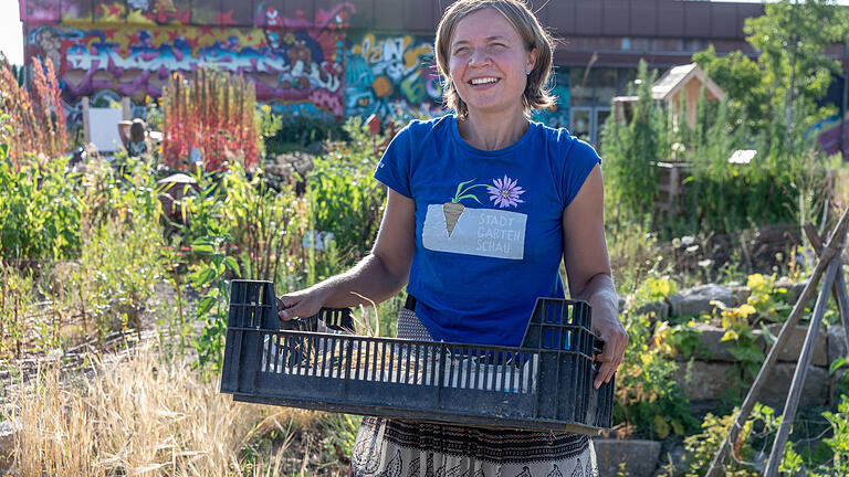 Wie lässt sich das Leben in den Städten grüner, vielfältiger und gesünder gestalten? Während der Landesgartenschau 2018 gab das Gemeinschaftsprojekt der Stadtgärtner Urban Gardening e.V. und des CampusGartens an der Uni Würzburg Antworten.