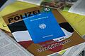 Zeitschrift Deutsche Polizei mit Fragen über Reichsbürger.jpeg       -  Ausgabe der Zeitschrift 'Deutsche Polizei', herausgegeben von der Gewerkschaft der Polizei. Das Heft behandelt Fragen zum Umgang mit Reichsbürgern.