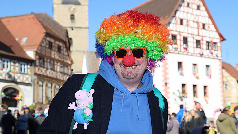 Ein bunter Gaudiwurm zog am Sonntagnachmittag durch Zeil.