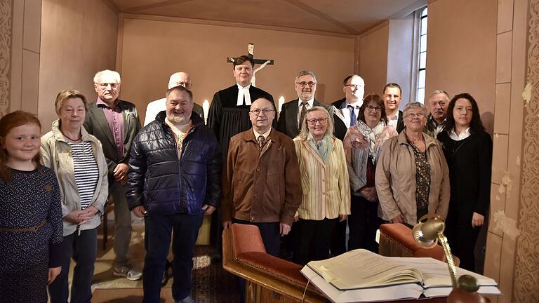 Auf dem Foto die Jubilare der Silbernen und Goldenen Konfirmation in Altershausen. Auf dem Foto die Jubilare der Silbernen und Goldenen Konfirmation in Altershausen.