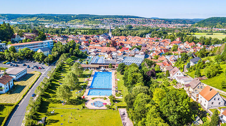 Blick auf das Eltmanner Freibad, das am 18. Mai seine Türen öffnet. Blick auf das Eltmanner Freibad, das am 18. Mai seine Türen öffnet.