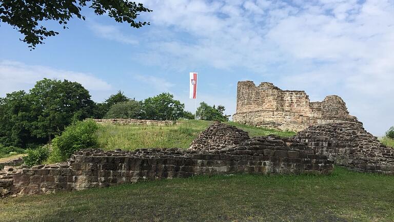 'Burg-Poesie' lautet der Titel der Veranstaltung am Samstagabend in der Anlage der Ruine Osterburg. 'Burg-Poesie' lautet der Titel der Veranstaltung am Samstagabend in der Anlage der Ruine Osterburg.