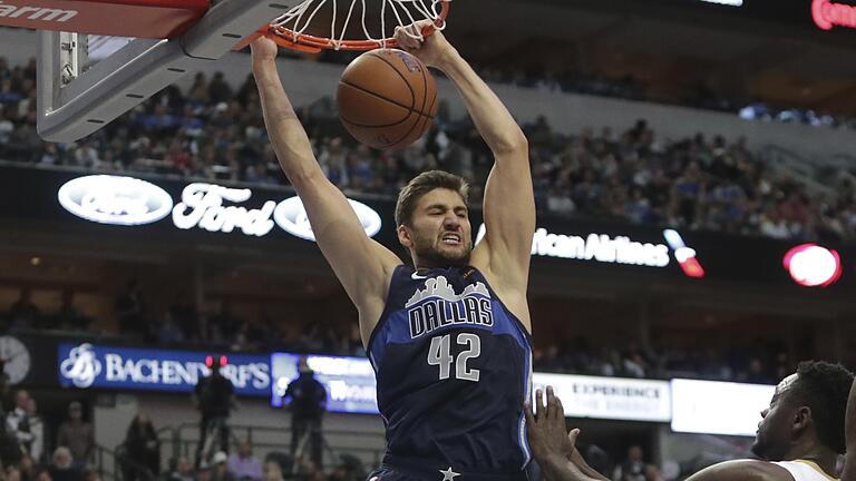 Hier im Trikot der Dallas Mavericks - aber Maximilian Kleber ist auch stolz darauf, das Leibchen der deutschen Nationalmannschaft zu tragen.