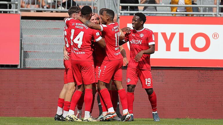 Können die Würzburger Kickers im letzten Regionalliga-Spiel der Saison einen Heimsieg gegen die DJK Vilzing bejubeln? Können die Würzburger Kickers im letzten Regionalliga-Spiel der Saison einen Heimsieg gegen die DJK Vilzing bejubeln?