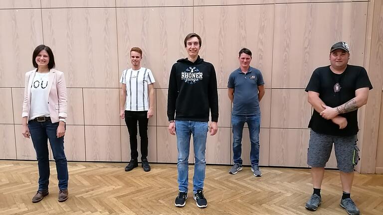 Die Jungbauern Mellrichstadt haben in einer Versammlung einen neuen Vorstand gewählt. Der Vorstand setzt sich zusammen aus Maximilian Groenen (Vorsitzender), Christian van Eckert (Stellvertretender Vorsitzender), Adrian Mjekici (Kassier), Nadja Volkheimer (Schriftführerin), Florian Mültner (Beisitzer) und Marco Seidenzahl (Beisitzer). Der vorherige Vorsitzende Johannes Klüber gratulierte dem neu gewählten Vorstand. Das Bild zeigt von links Nadja Volkheimer, Christian van Eckert, Maximilian Groenen, Florian Mültner, Marco Seidenzahl. Die Jungbauern Mellrichstadt haben in einer Versammlung einen neuen Vorstand gewählt. Der Vorstand setzt sich zusammen aus Maximilian Groenen (Vorsitzender), Christian van Eckert (Stellvertretender Vorsitzender), Adrian Mjekici (Kassier), Nadja Volkheimer (Schriftführerin), Florian Mültner (Beisitzer) und Marco Seidenzahl (Beisitzer). Der vorherige Vorsitzende Johannes Klüber gratulierte dem neu gewählten Vorstand. Das Bild zeigt von links Nadja Volkheimer, Christian van Eckert, Maximilian Groenen, Florian Mültner, Marco Seidenzahl.