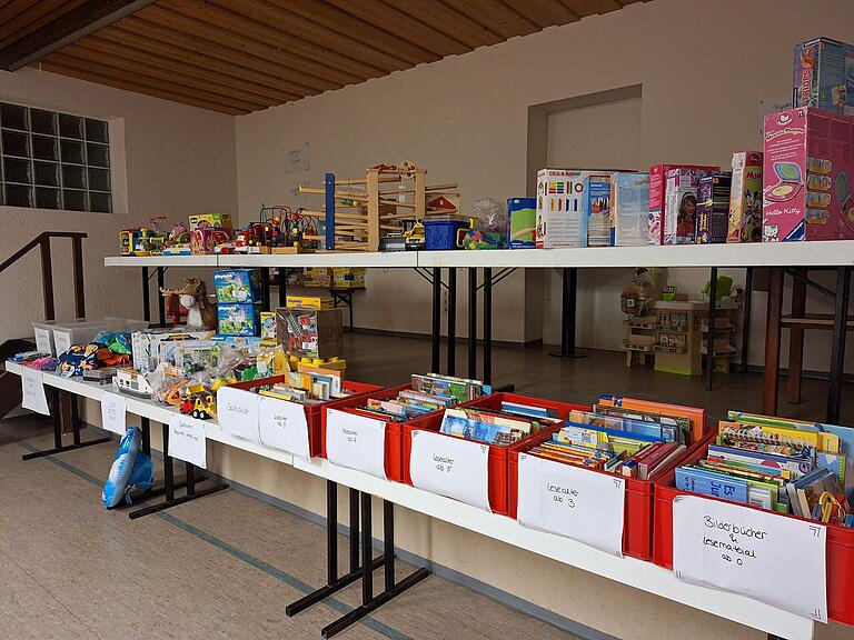 Die Bücher- uand Spielzeugecke.