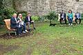 Naherholung, Konzerte, Theater und Feste sind jetzt in den alten Mauern möglich, in denen einst Mönche ihr Gemüse anbauten - und wohl auch schon früher Katzen unterwegs waren. Darauf stoßen (v.l.) Landrat Thomas Bold, Bernadette Roßberg, Bürgermei...       -  Naherholung, Konzerte, Theater und Feste sind jetzt in den alten Mauern möglich, in denen einst Mönche ihr Gemüse anbauten - und wohl auch schon früher Katzen unterwegs waren. Darauf stoßen (v.l.) Landrat Thomas Bold, Bernadette Roßberg, Bürgermeister Armin Warmuth, Holger Becker, Karin Maisel und Kuno Holzheimer an.
