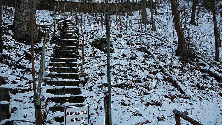 Den Treppenaufgang im Höllental hoch zur Peterstirn wünschen sich viele Schweinfurter wieder hergerichtet und im Sommer geöffnet.