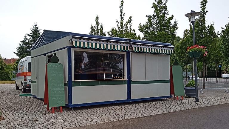 Der Kitzinger Stadtschoppen muss umziehen: Statt wie sonst auf der Mainbrücke, findet die Veranstaltung heuer auf dem Stadtbalkon statt.