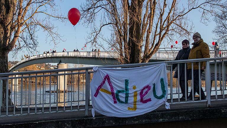 'Adieu' hieß es am Ludwig-Volk-Steg. 'Adieu' hieß es am Ludwig-Volk-Steg.