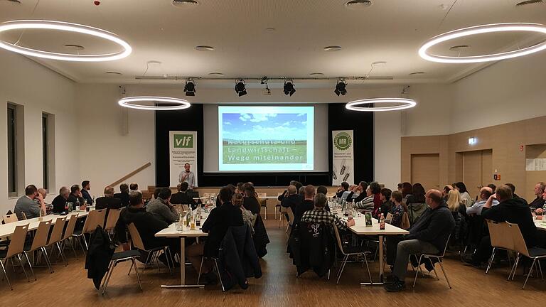 Einen Vortrag mit dem Titel 'Landwirtschaft und Naturschutz - Wege miteinander' hielt Michael Krämer von der Unteren Naturschutzbehörde vom Landratsamt Rhön-Grabfeld.