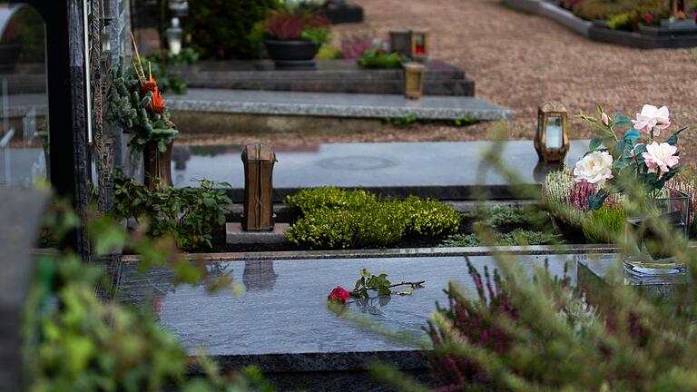 Mit höheren Liegegebühren auf dem Friedhof müssen die Marktheidenfelder rechnen. Der Stadtrat ist aufgefordert, Gebühren in allen Bereichen zu erhöhen.&nbsp;