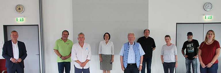 Zogen positive Bilanz über den 'Sommer in Marktheidenfeld': (von links) Bürgermeister Thomas Stamm, Marktkaufleute-Sprecher Werner Baumeister, die Festwirte Joachim und Jürgen Papert – mit Kulturamtschefin Inge Albert zwischen ihnen –, Thomas Karpf ('Bräustüble'), Brauereichefin Maria Martin, Norbert Becker ('Madeleine') und die Vorsitzende der Werbegemeinschaft, Géraldine Barrois. Zogen positive Bilanz über den 'Sommer in Marktheidenfeld': (von links) Bürgermeister Thomas Stamm, Marktkaufleute-Sprecher Werner Baumeister, die Festwirte Joachim und Jürgen Papert – mit Kulturamtschefin Inge Albert zwischen ihnen –, Thomas Karpf ('Bräustüble'), Brauereichefin Maria Martin, Norbert Becker ('Madeleine') und die Vorsitzende der Werbegemeinschaft, Géraldine Barrois.