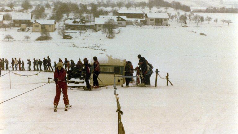 1981: Ein Wohnwagen dient jetzt als Lifthäuschen.