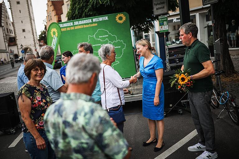 Katharina Schulze zeigt sich nach dem Auftritt bürgerinnennah. Katharina Schulze zeigt sich nach dem Auftritt bürgerinnennah. 