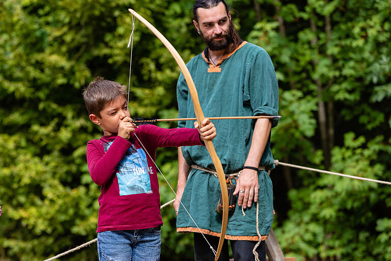 Das Bogenschießen war bei den Besucherkindern sehr beliebt.