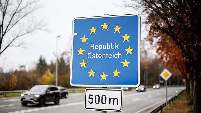 Coronavirus - Grenze zu Österreich.jpeg       -  Die österreichische Regierung sagt, dass die strengen Grenzkontrollen Flüchtlinge abschrecken.