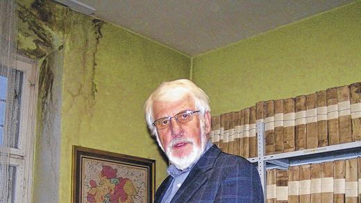 Neue Bleibe gesucht: Unzurlänglich ist die Unterkunft des Stadtarchivs im Gebäude in der Kellereistraße. Das Dach ist undicht und Nässe dringt ein, was dem Archivmaterial nicht gut tut. Rund 125 Regalmeter voller Dokumente aus sieben Jahrhunderten hat Peter Wesselowsky zu betreuen.