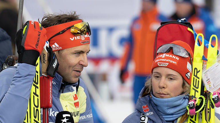 Biathlon - Weltmeisterschaft       -  Sophia Schneider und Philipp Nawrath aus Deutschland nach dem Rennen.