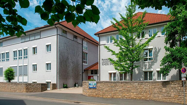 Das Franken-Landschulheim Schloss Gaibach, Blick von außen. Dort sind Gymnasium, Realschule, Tagesheim und Internat untergebracht. Das Franken-Landschulheim Schloss Gaibach, Blick von außen. Dort sind Gymnasium, Realschule, Tagesheim und Internat untergebracht.